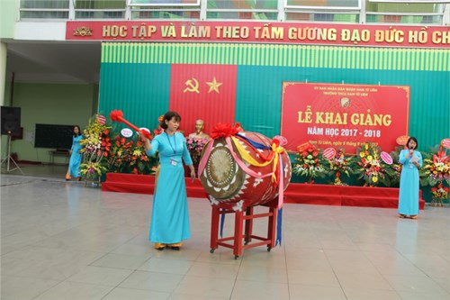 Trường thcs nam từ liêm 
tưng bừng đón chào năm học mới 2017-2018
